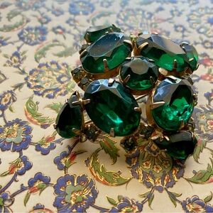 Elegant Vintage Emerald Crystal Brooch